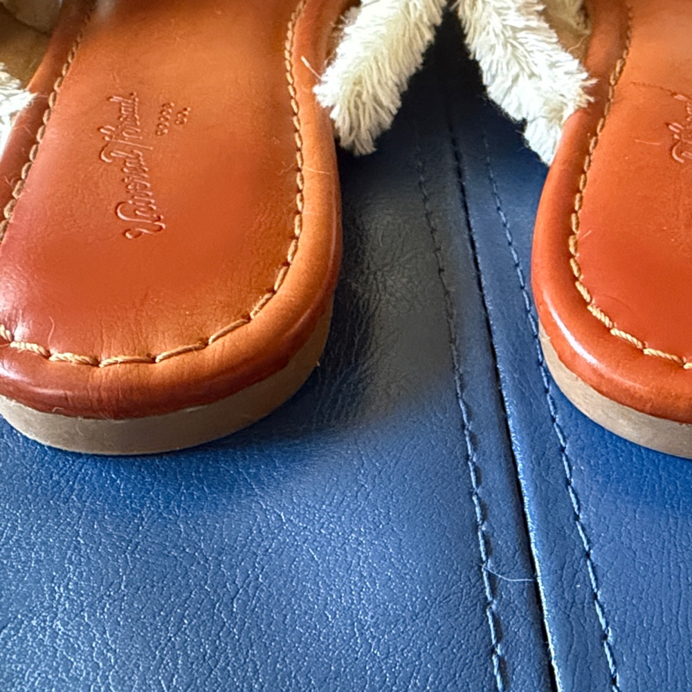 Universal Thread Patterned Sandals - Picture 3 of 3